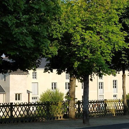 Gite Des Grands Moulins De Bauge Exteriör bild