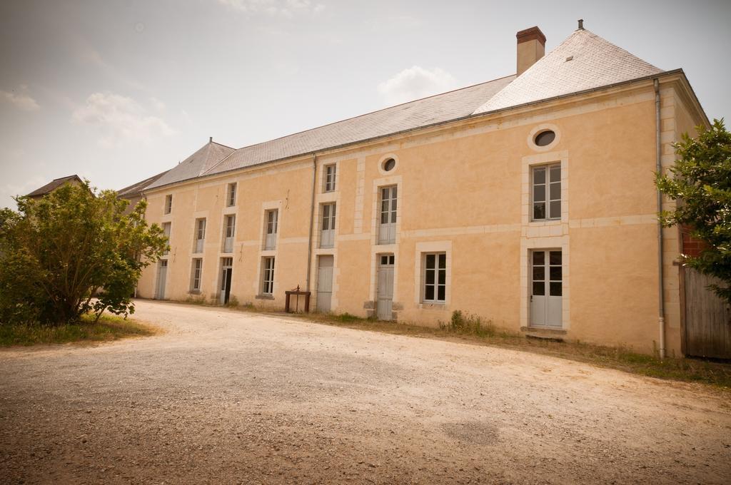 Gite Des Grands Moulins De Bauge Exteriör bild
