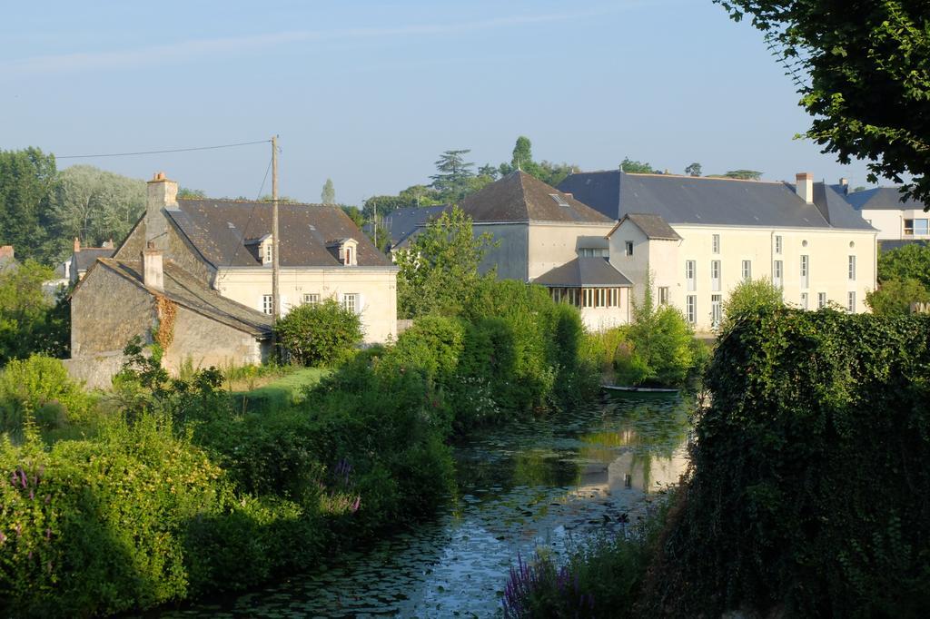 Gite Des Grands Moulins De Bauge Exteriör bild