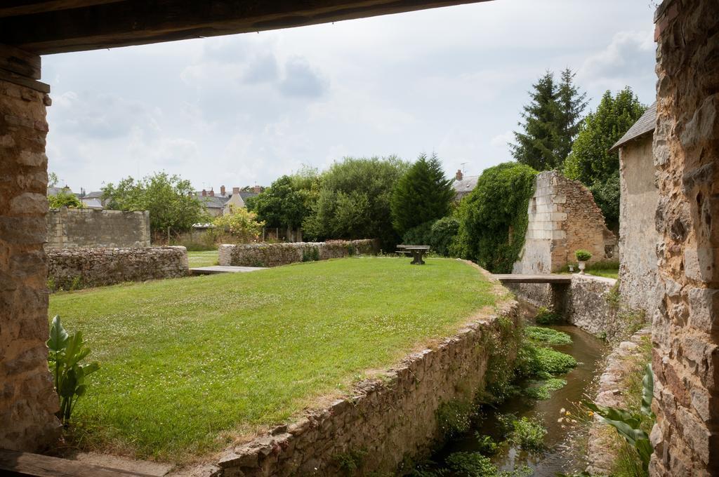 Gite Des Grands Moulins De Bauge Exteriör bild