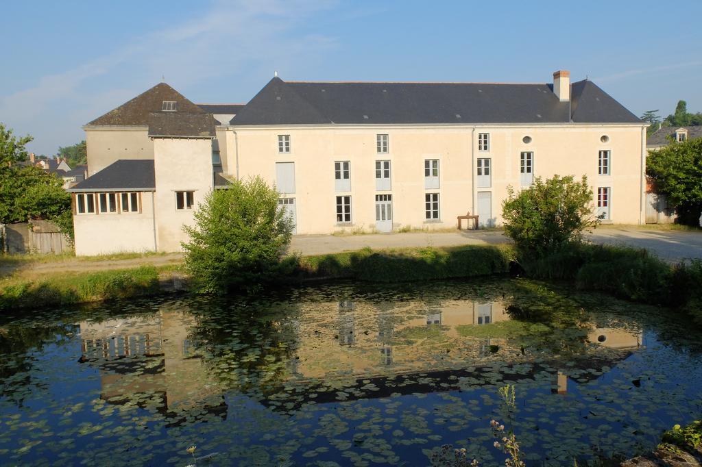 Gite Des Grands Moulins De Bauge Exteriör bild